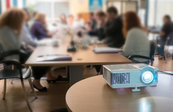 Pico Projector: Useful Device for Small Scale Meetings